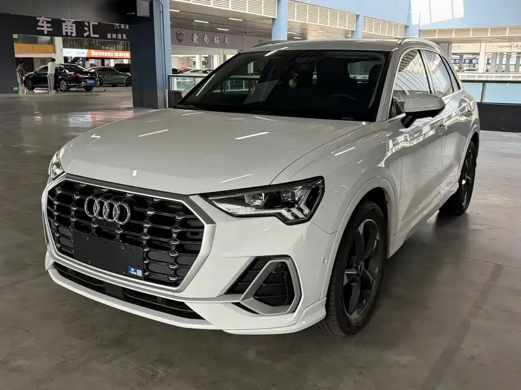 Audi Q3 — фото 1