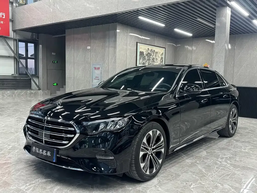 Mercedes-Benz E-Class — фото 1