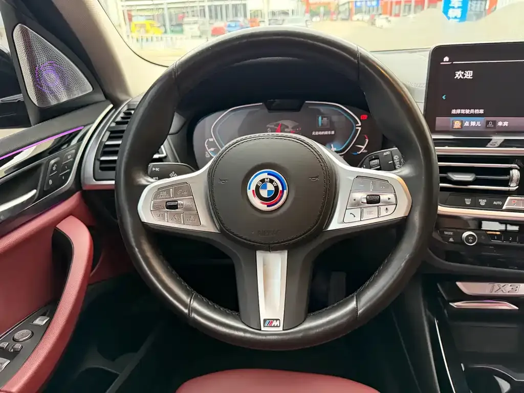 BMW iX3 — фото 10
