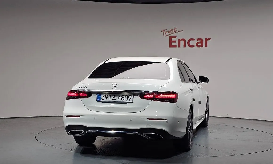Mercedes-Benz E-Class — фото 10