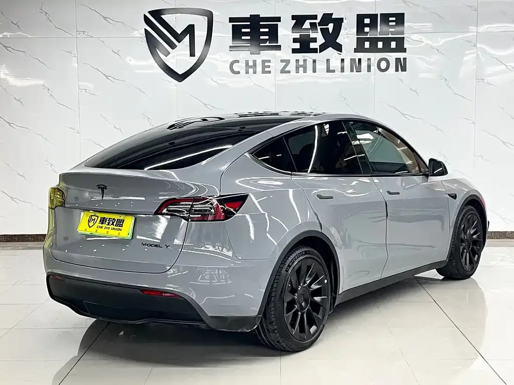 Tesla Model Y — фото 8
