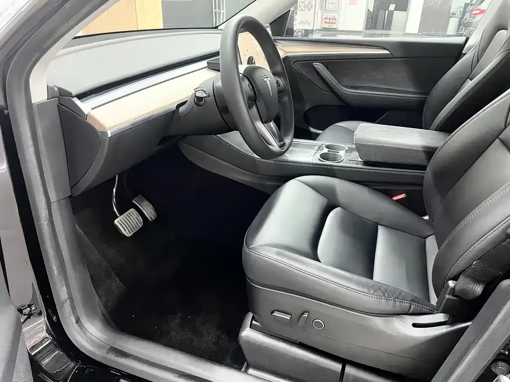 Tesla Model Y — фото 7