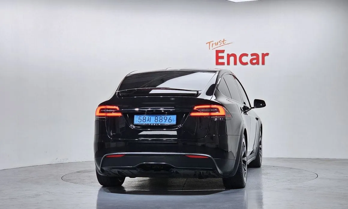 Tesla Model X — фото 9