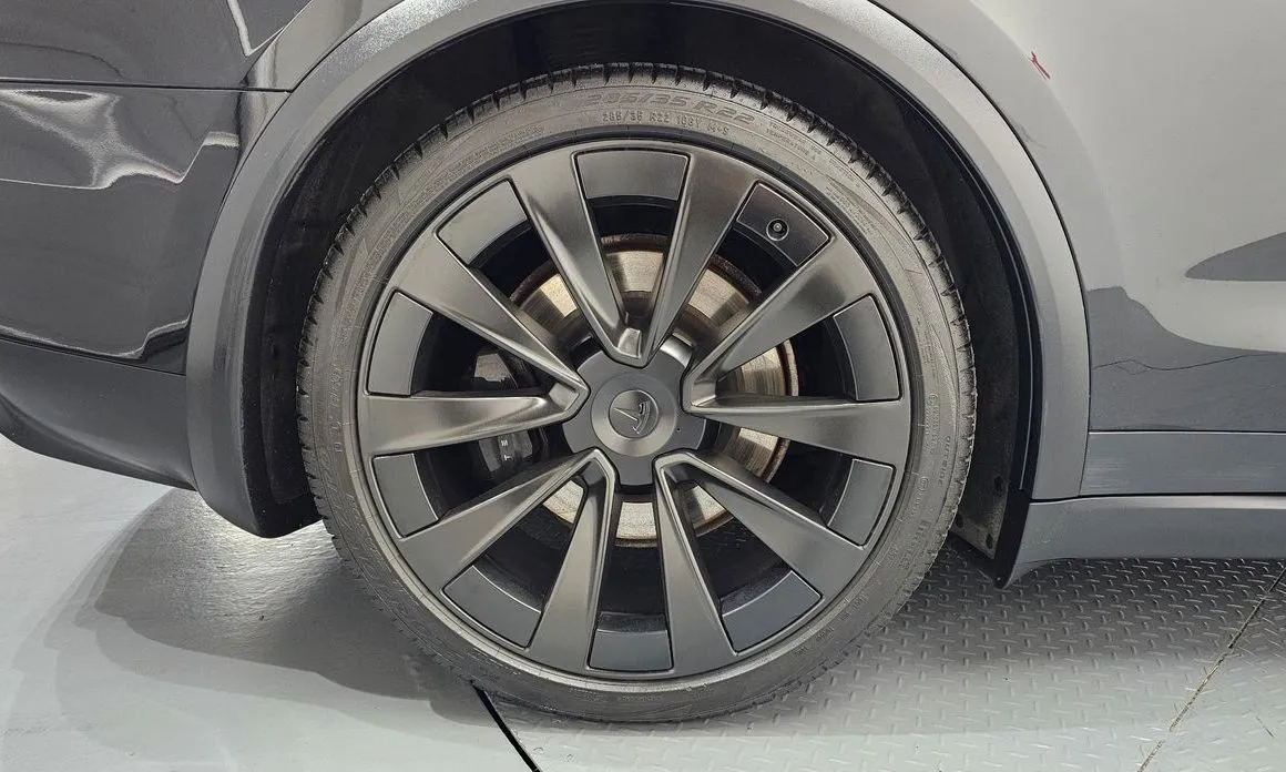 Tesla Model X — фото 10