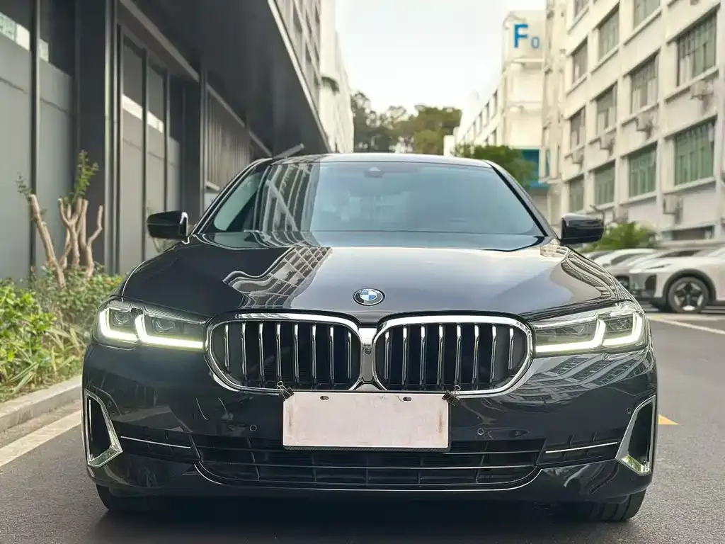 BMW 5 Series — фото 5