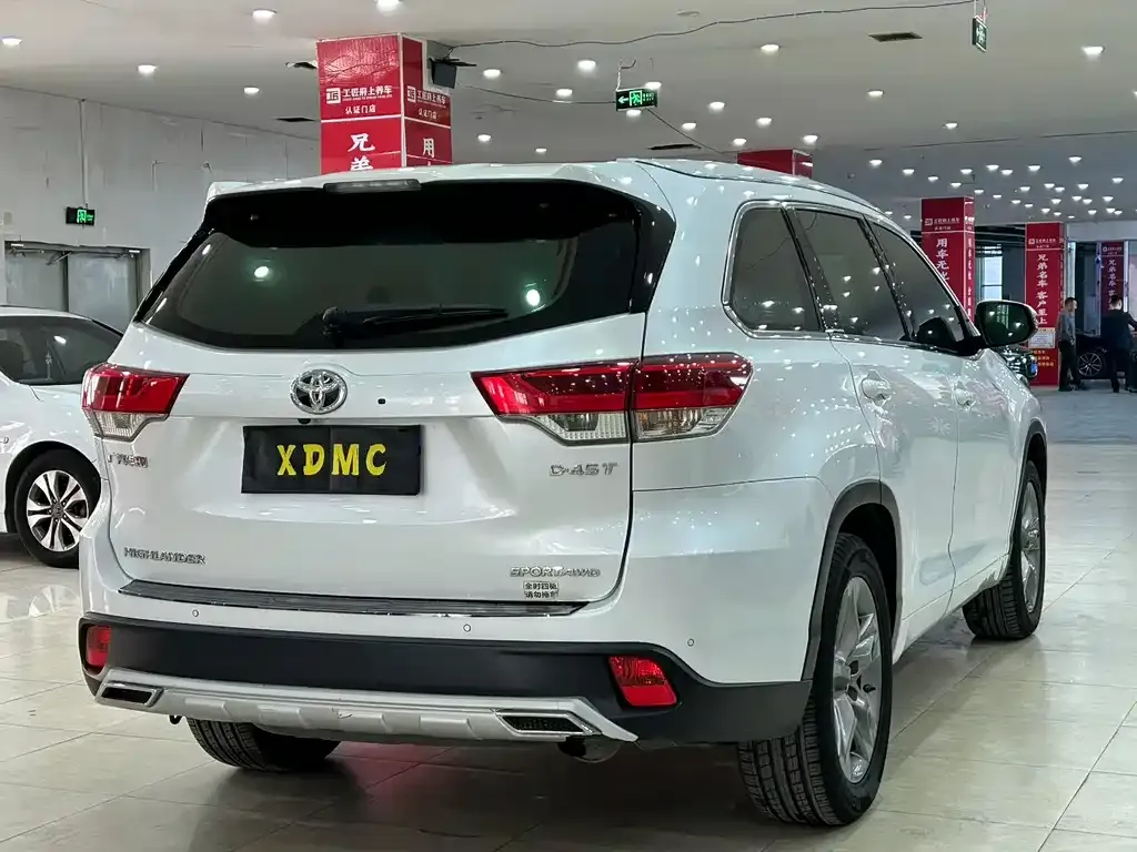 Toyota Highlander — фото 7