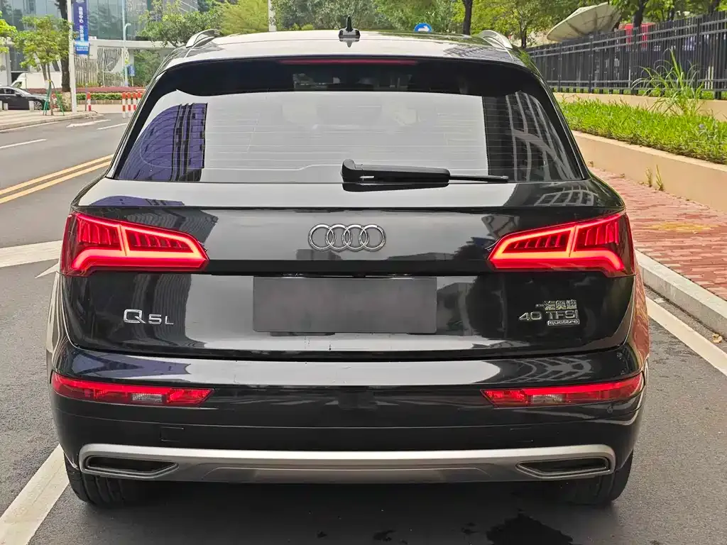 Audi Q5L — фото 7