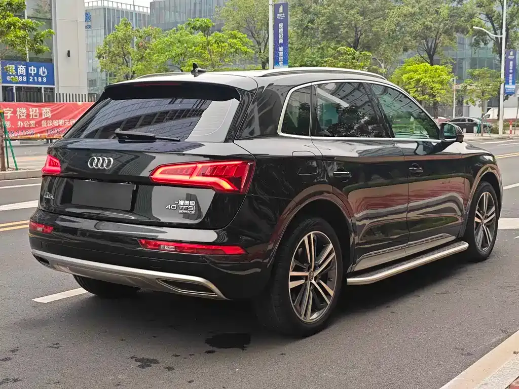 Audi Q5L — фото 9