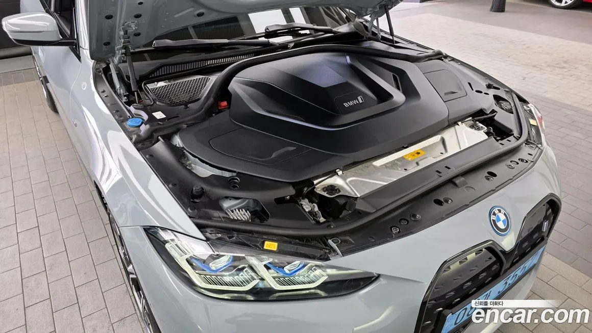 BMW i4 — фото 8
