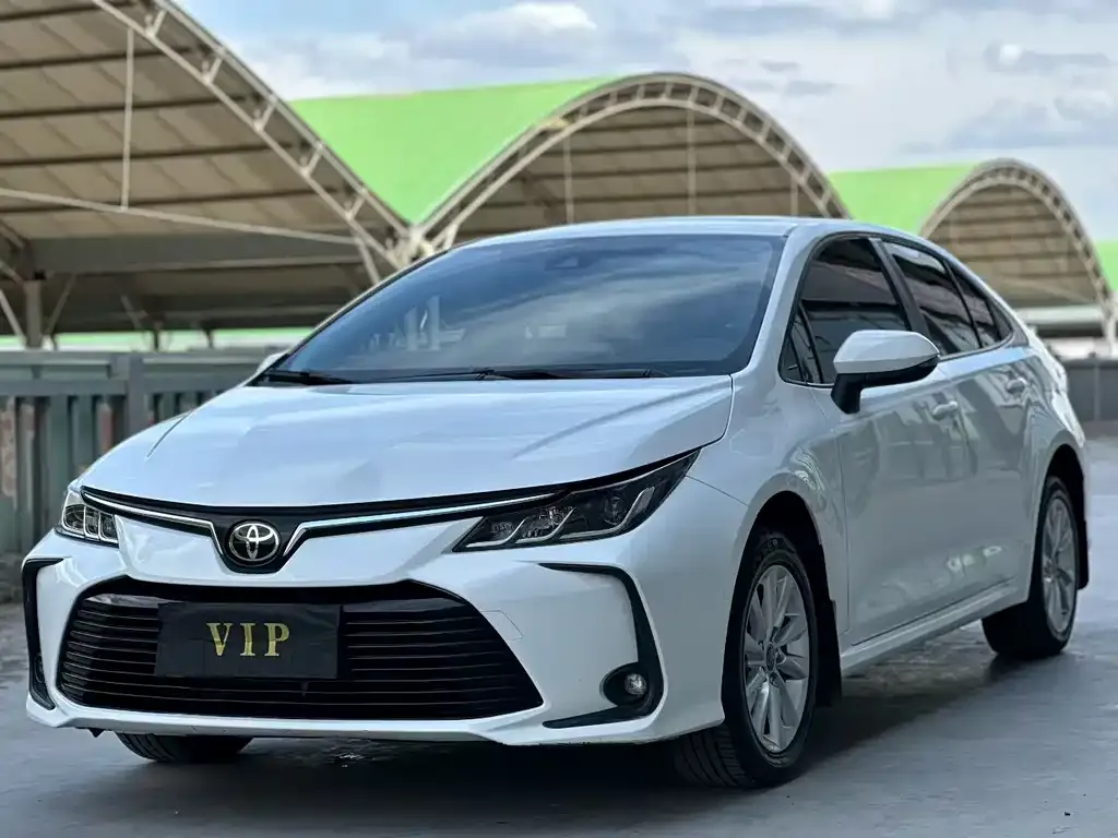 Toyota Corolla — фото 1