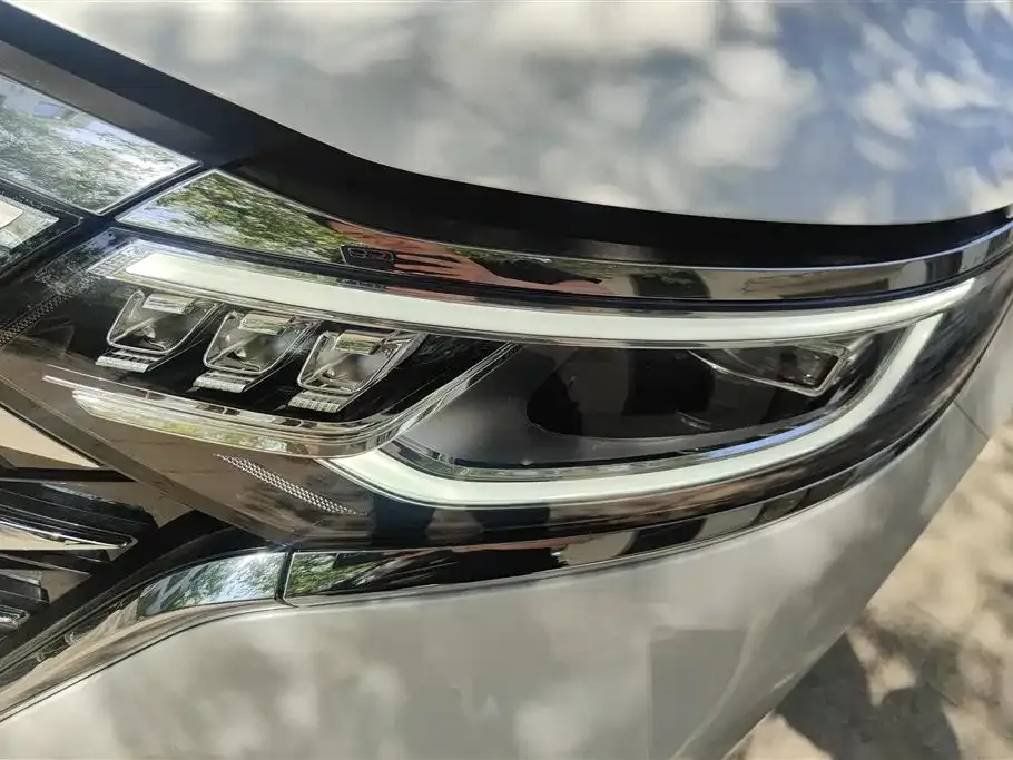 Roewe iMAX8 New Energy — фото 10