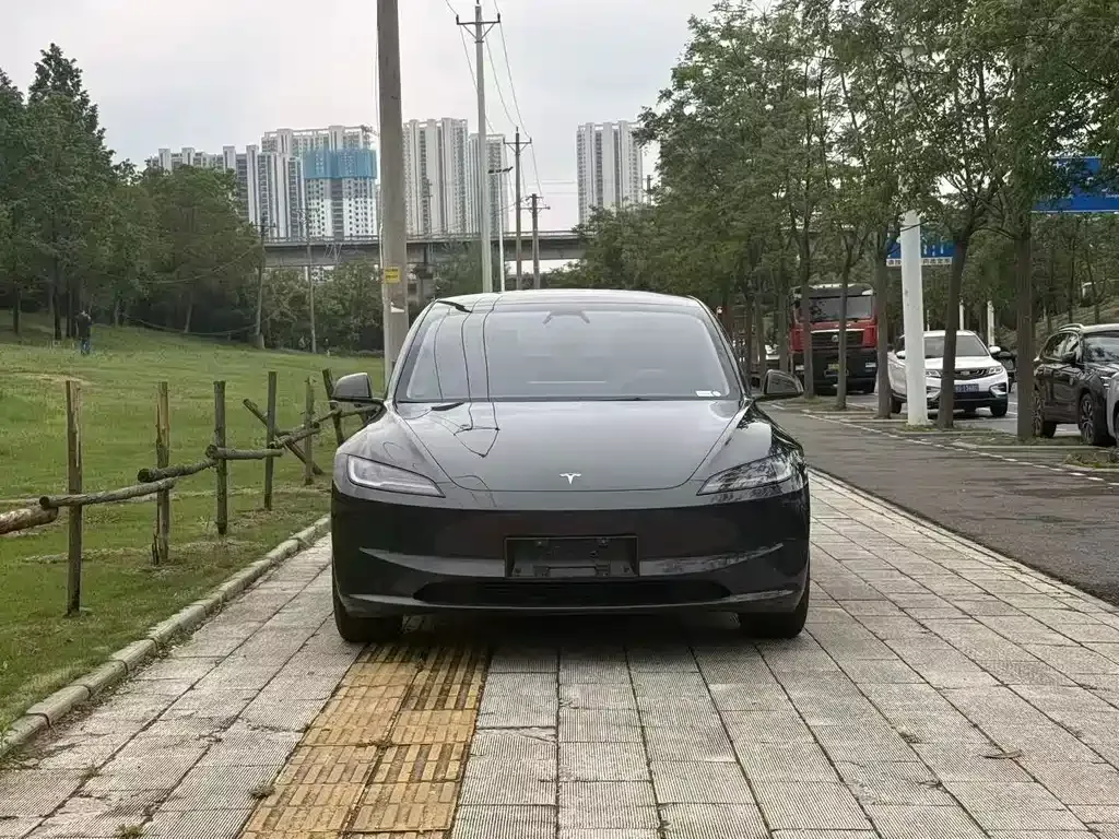 Tesla Model 3 — фото 5