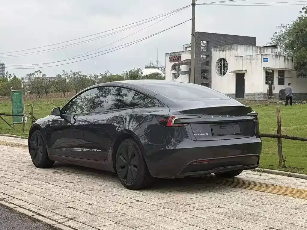 Tesla Model 3 — фото 6