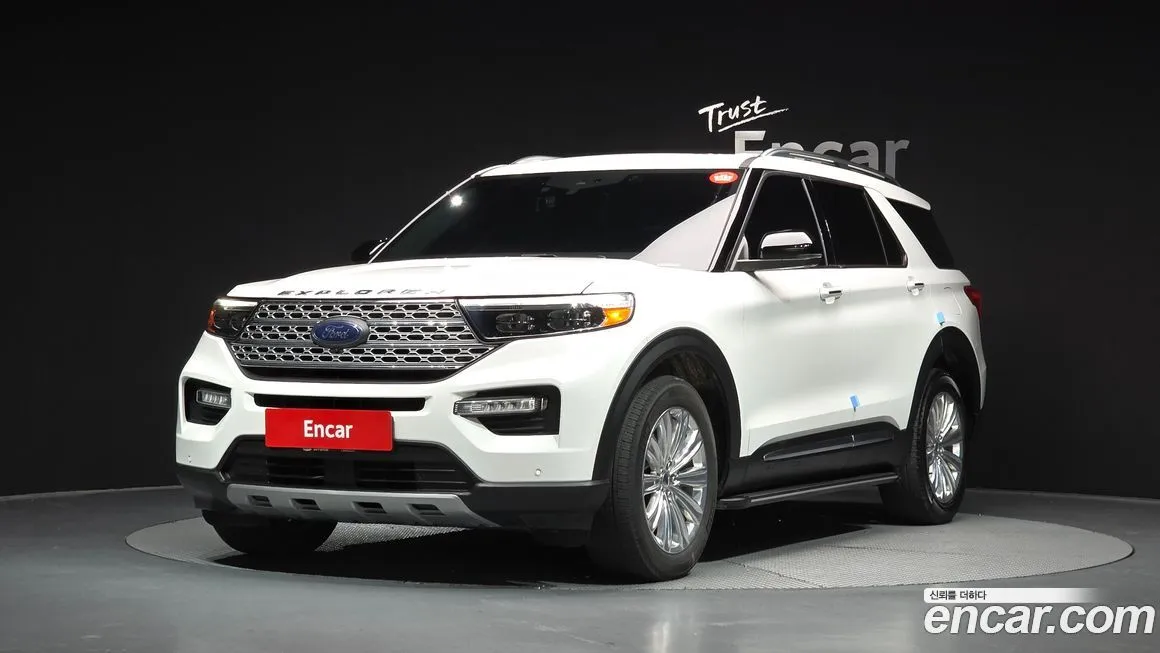 Ford Explorer — фото 1