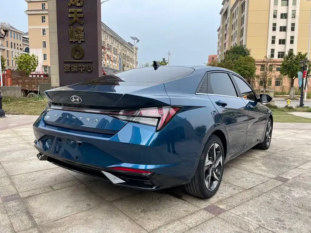Hyundai Elantra — фото 4