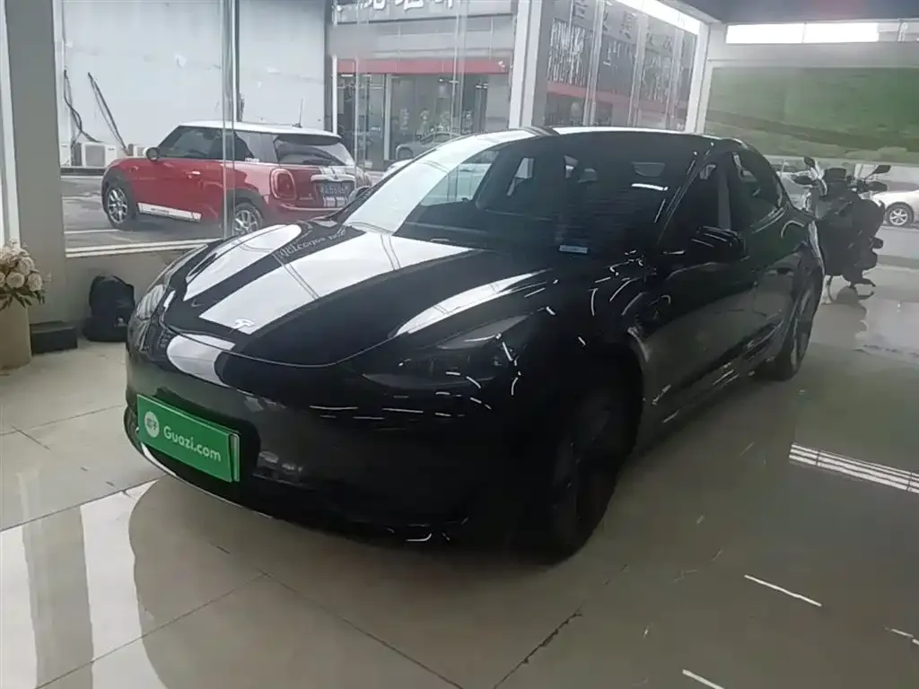 Tesla Model 3 — фото 2