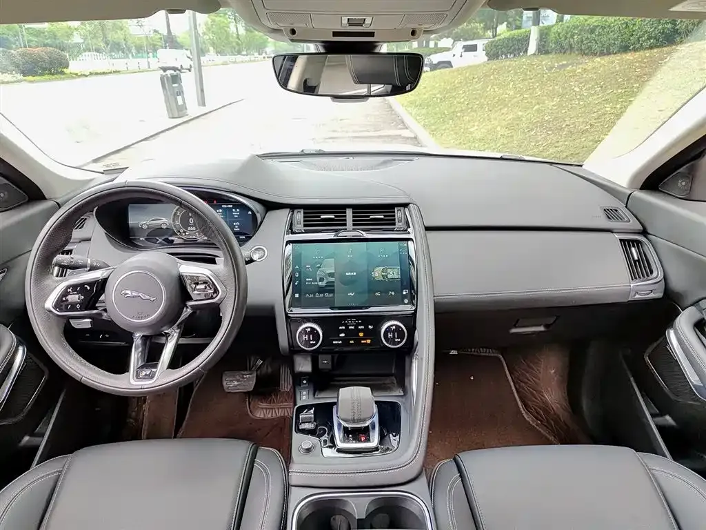 Jaguar E-PACE — фото 2