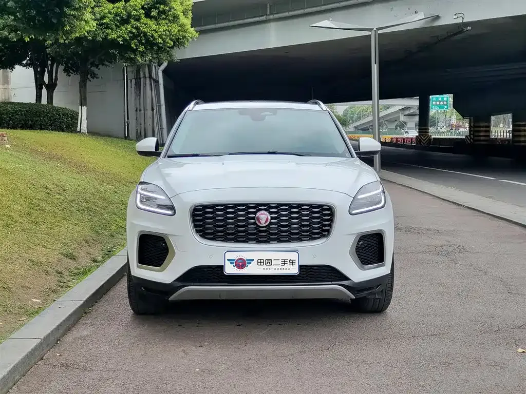 Jaguar E-PACE — фото 5