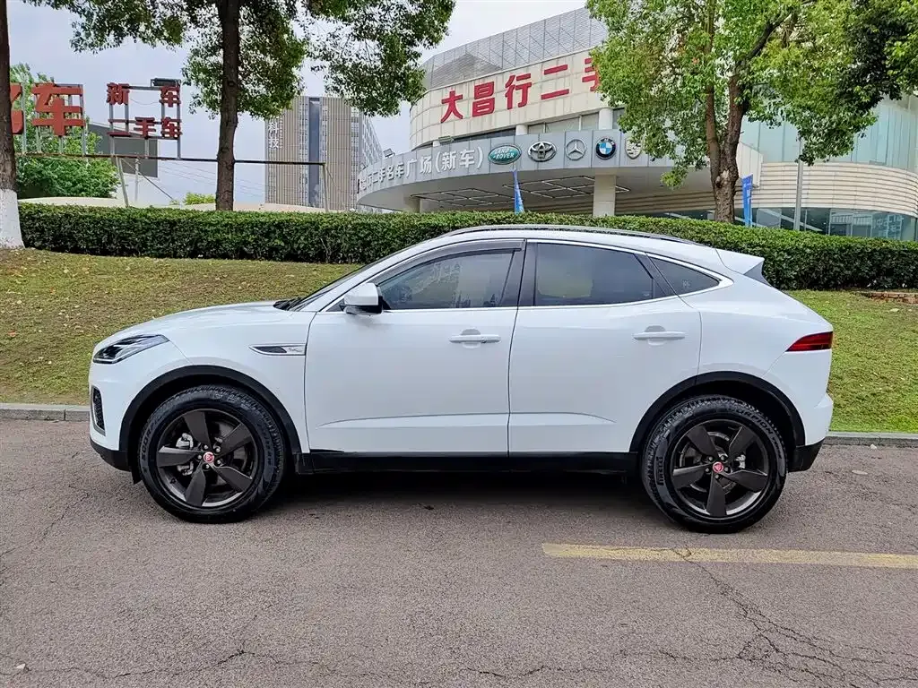 Jaguar E-PACE — фото 7