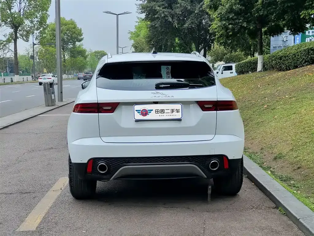 Jaguar E-PACE — фото 9