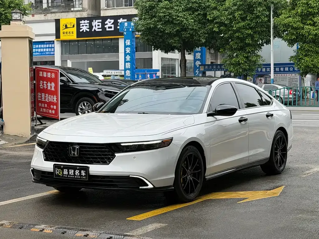 Honda Accord — фото 1