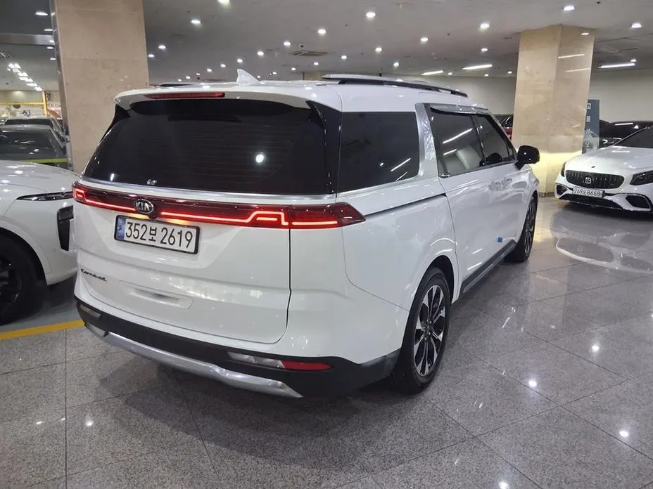 Kia Carnival — фото 10