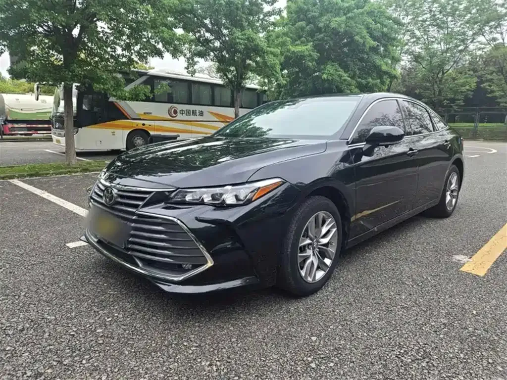 Toyota Avalon — фото 1