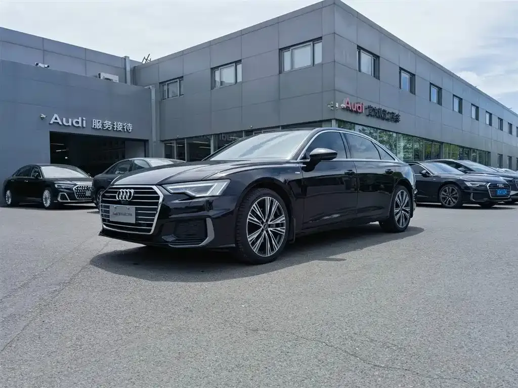 Audi A6L — фото 1