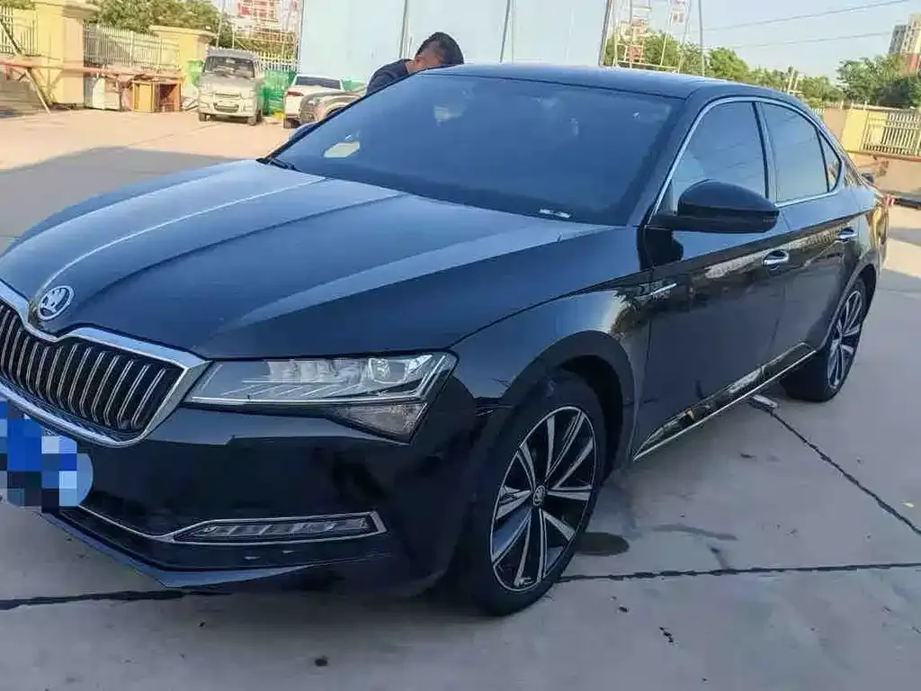 Skoda Superb — фото 1