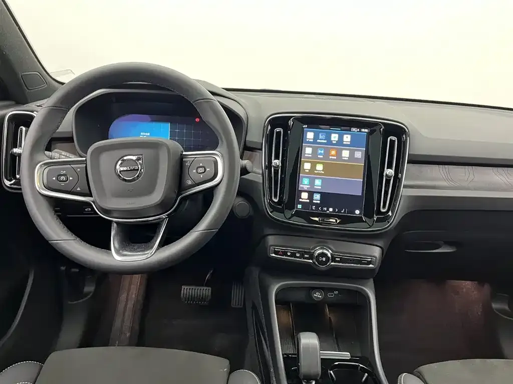 Volvo C40 — фото 4