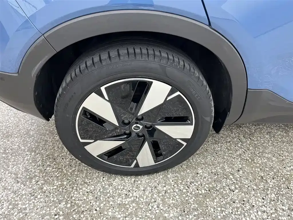 Volvo C40 — фото 9