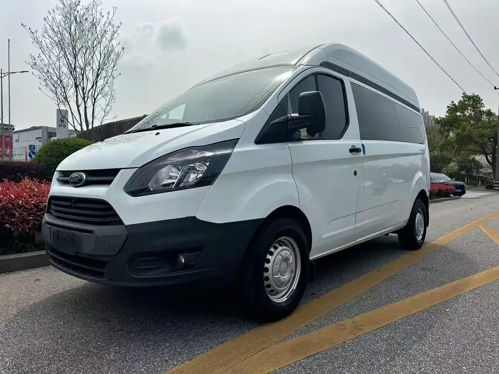 Ford Transit — фото 1