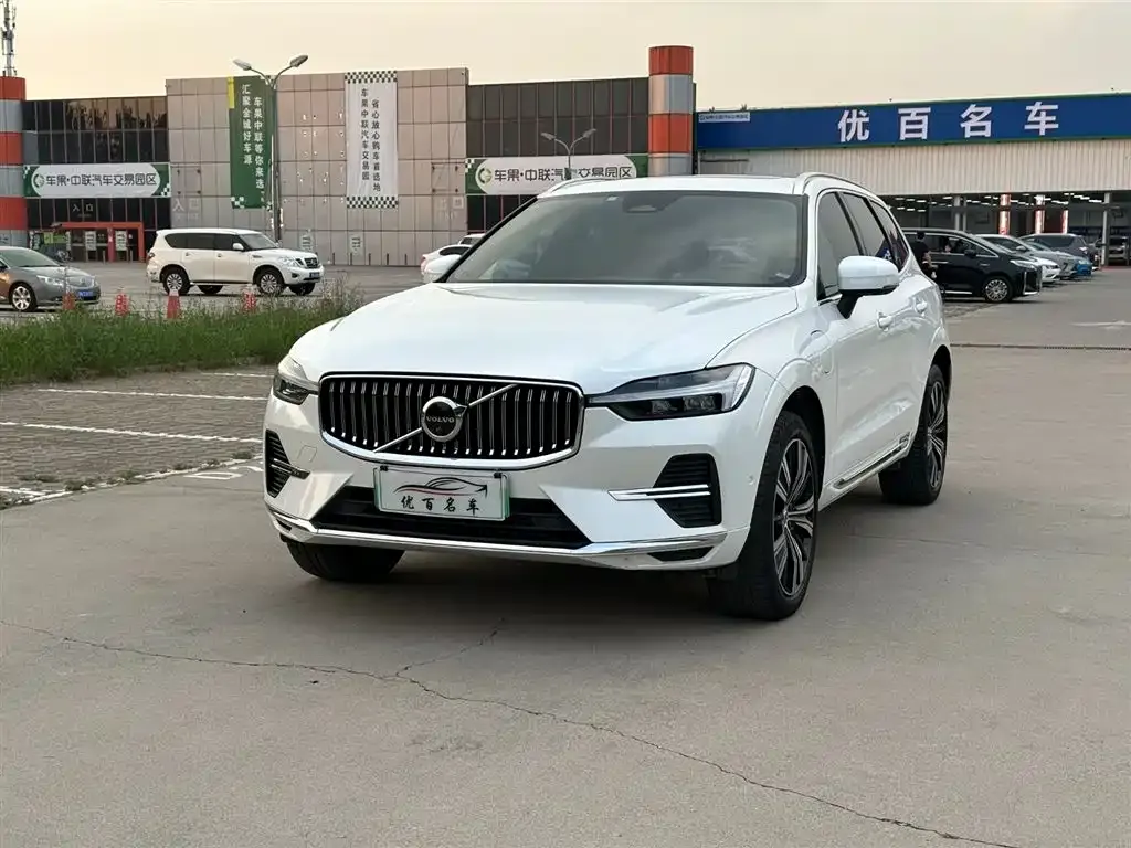 Volvo XC60 PHEV — фото 1