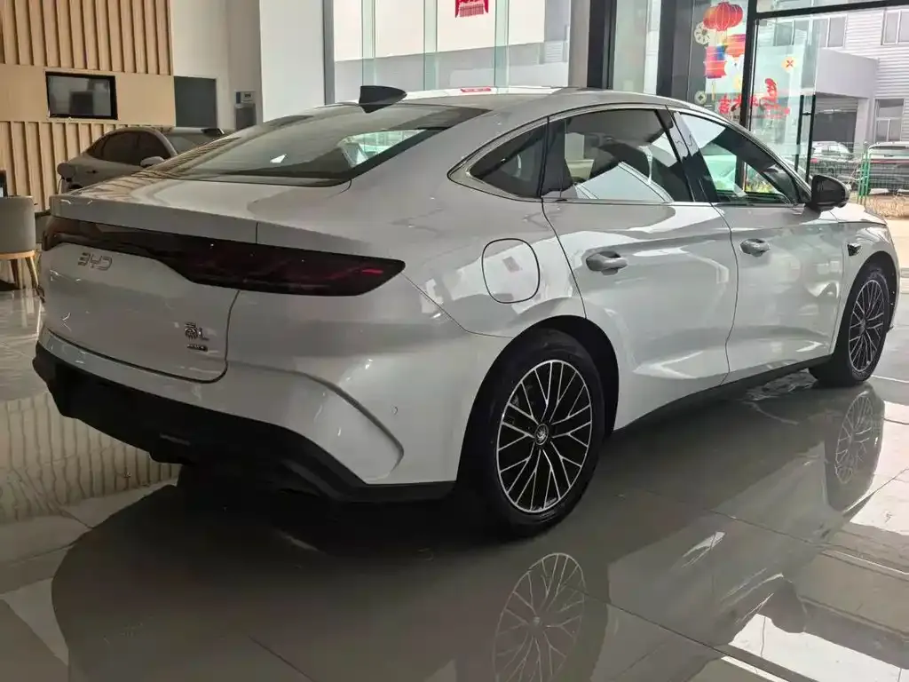 BYD Qin L — фото 9