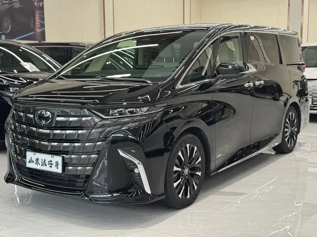Toyota Alphard — фото 1
