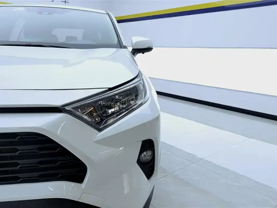 Toyota RAV4 — фото 2