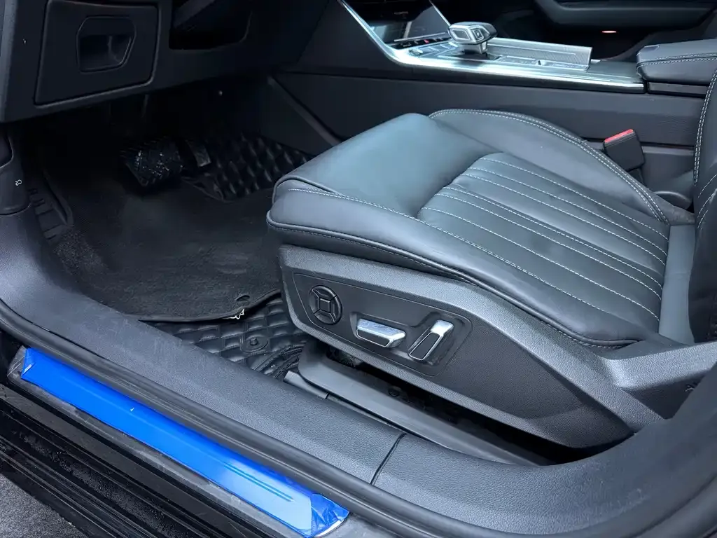 Audi A6L — фото 10