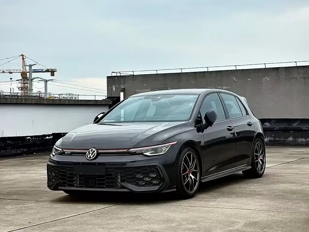 Volkswagen Golf GTI — фото 1