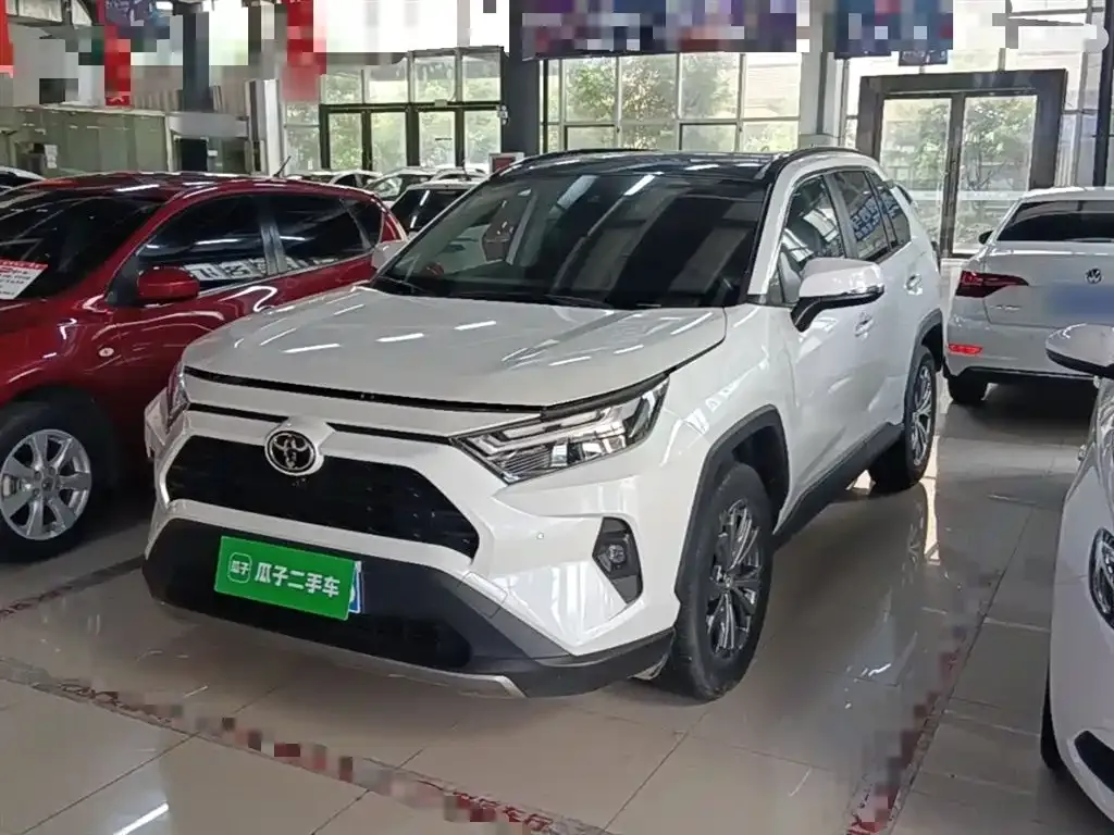 Toyota RAV4 — фото 1