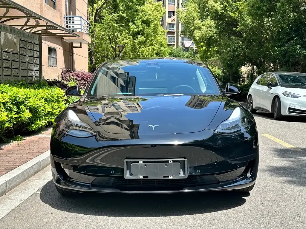 Tesla Model 3 — фото 10