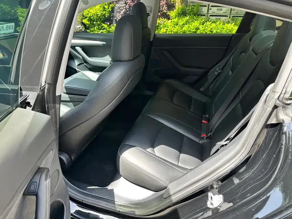 Tesla Model 3 — фото 9