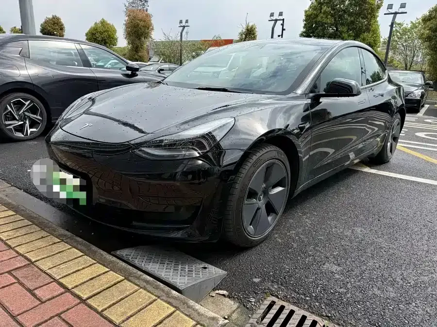 Tesla Model 3 — фото 1