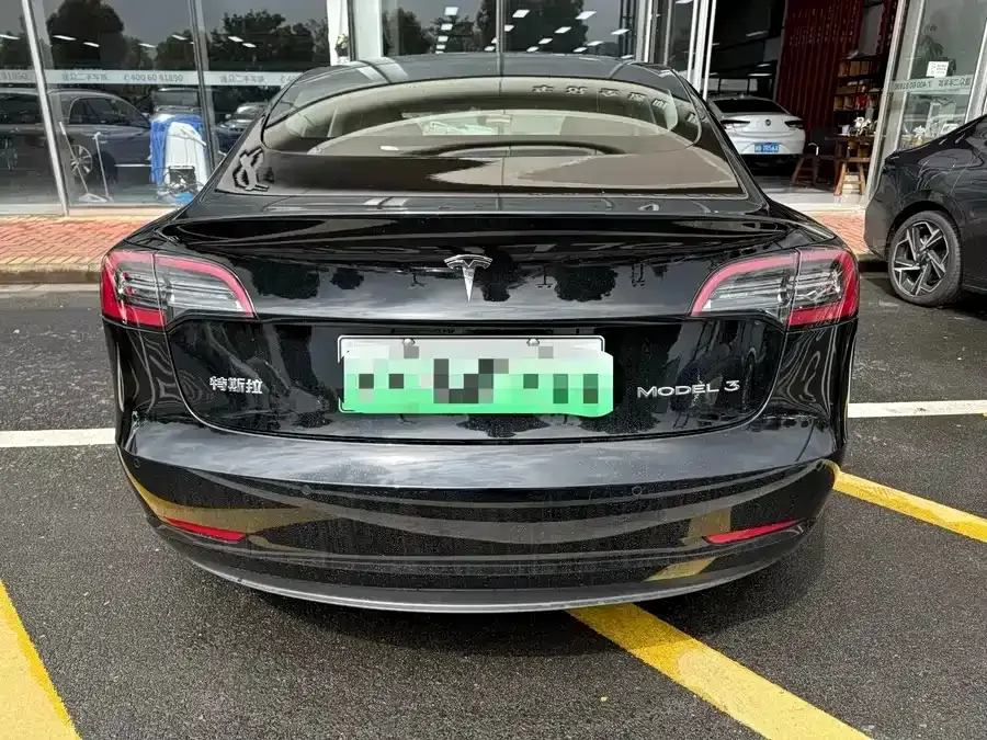Tesla Model 3 — фото 8