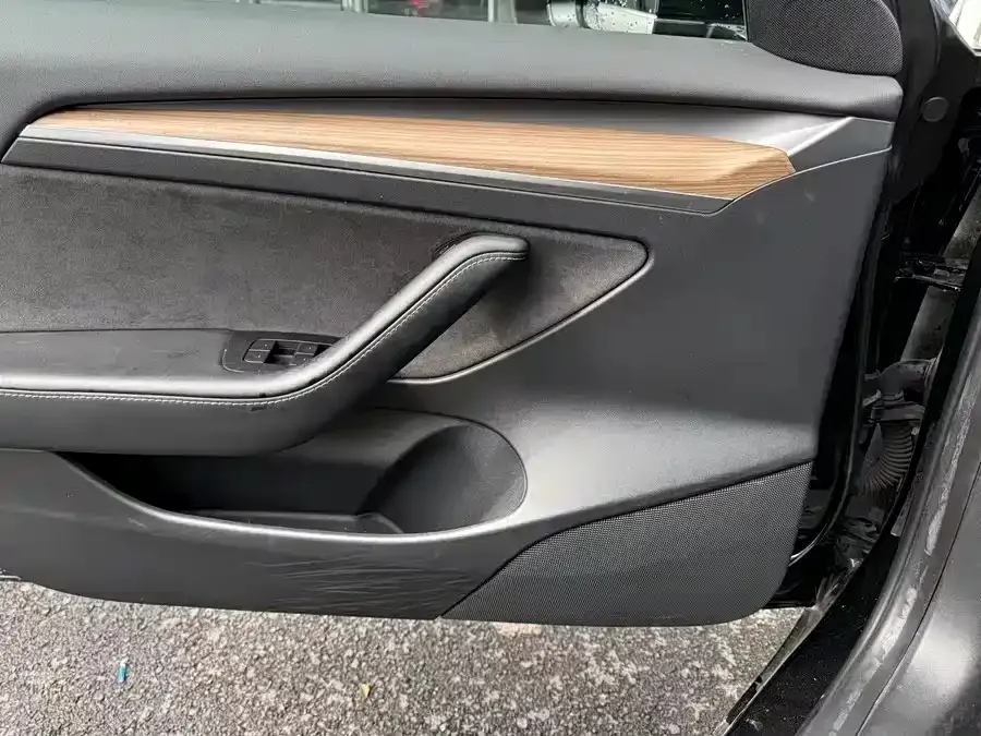 Tesla Model 3 — фото 5