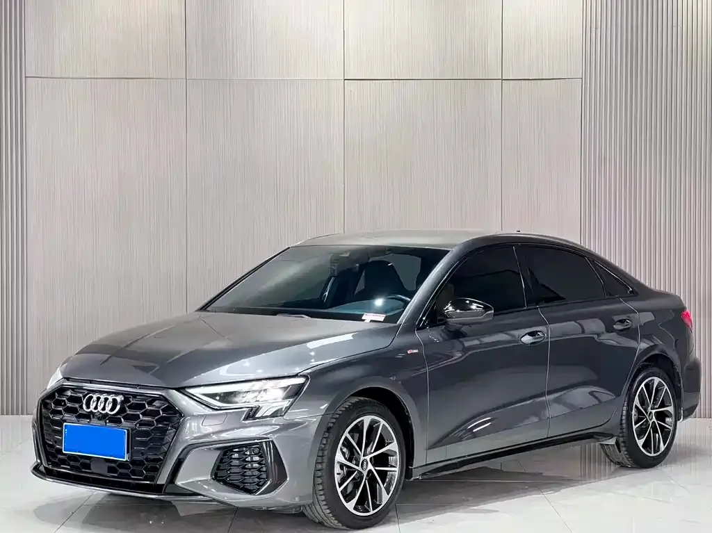 Audi A3 — фото 1
