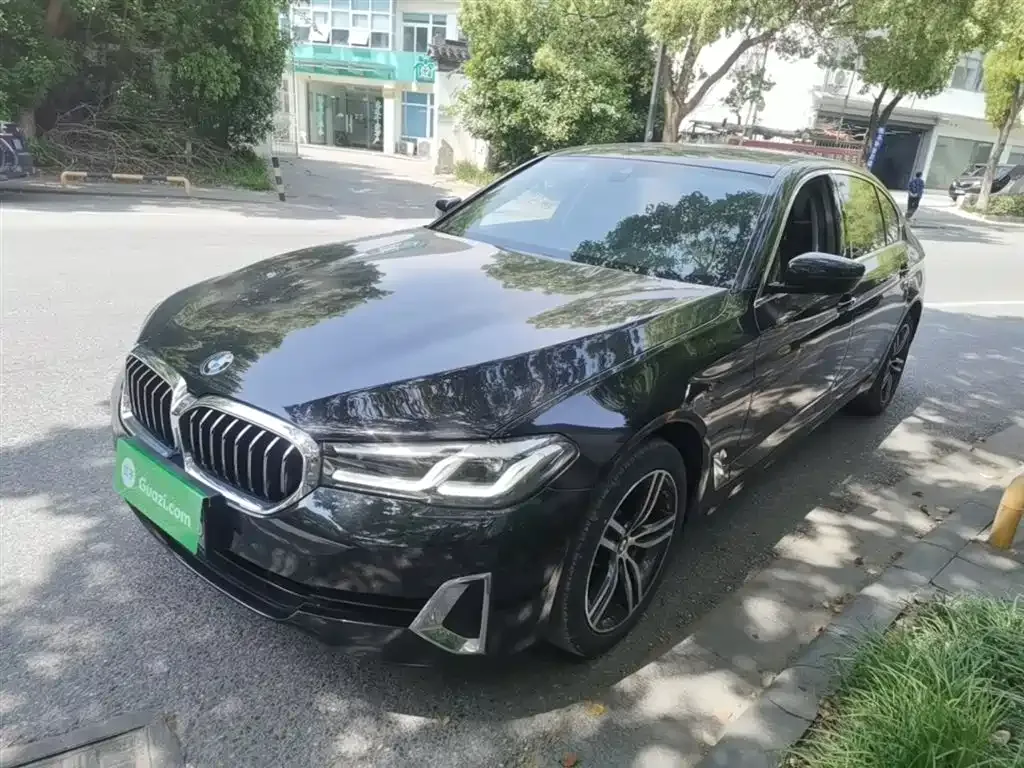 BMW 5 Series — фото 1