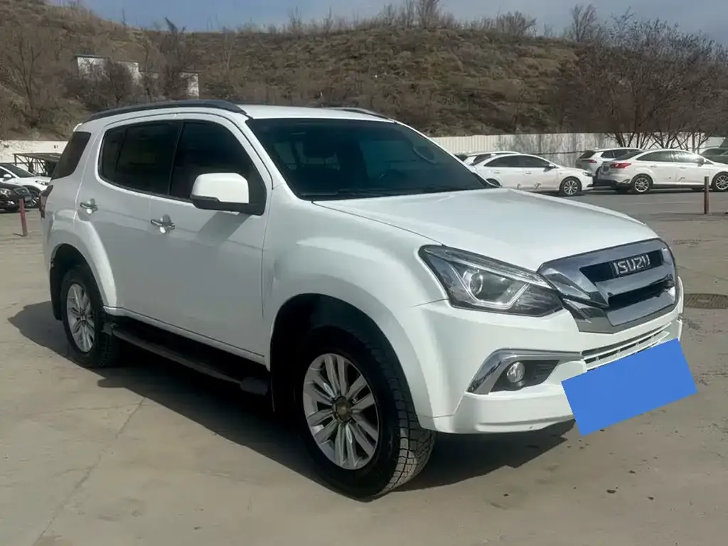 Isuzu MU-X — фото 1