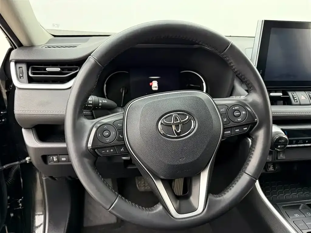 Toyota RAV4 — фото 3