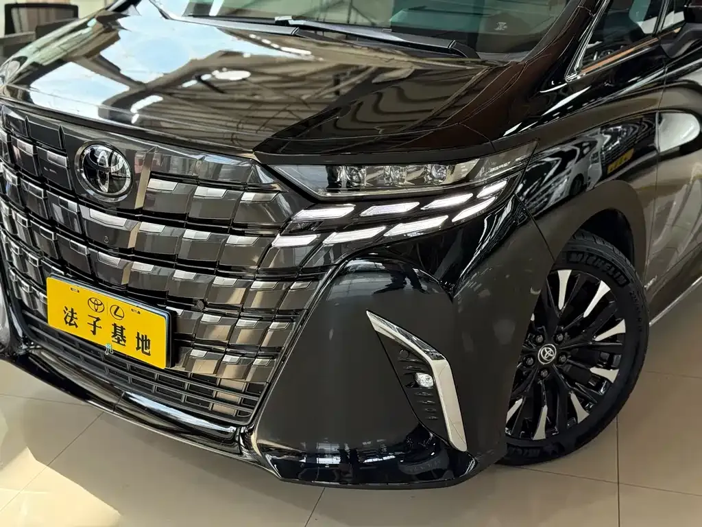 Toyota Alphard — фото 5