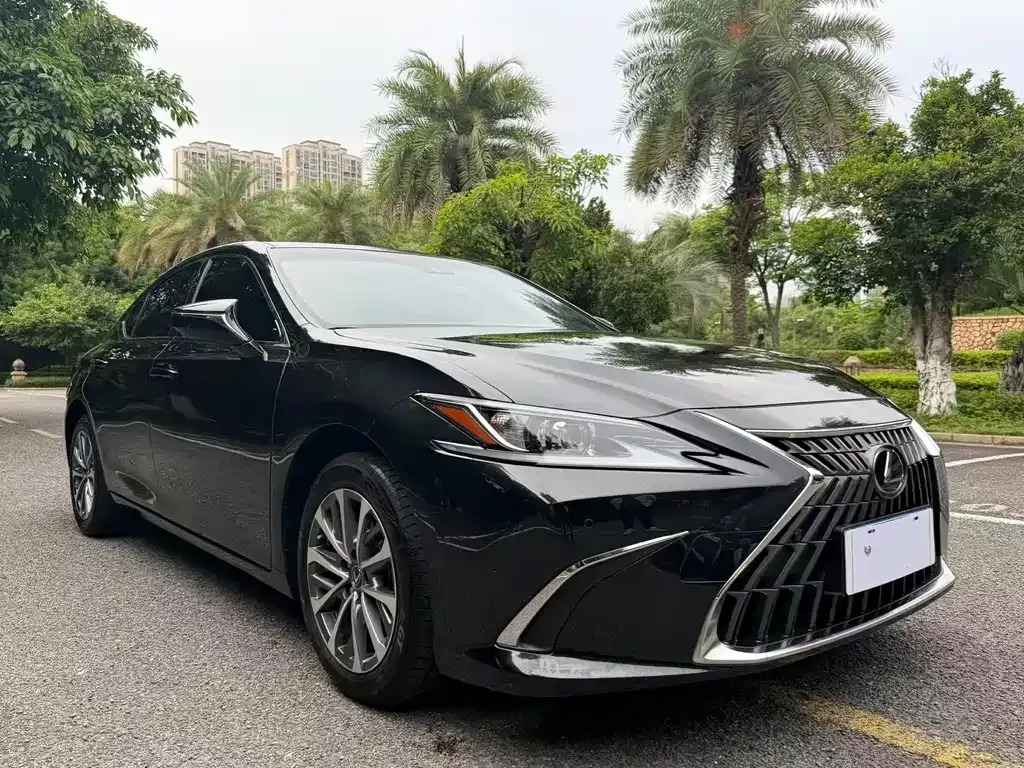 Lexus ES — фото 1